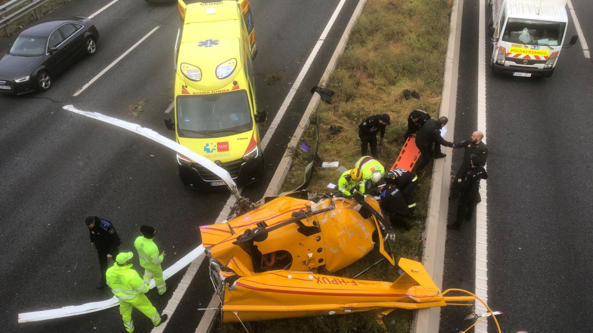 Un helicòpter ha caigut aquest matí en plena carretera de circumval·lació M-40 de Madrid per causes que encara es desconeixen.