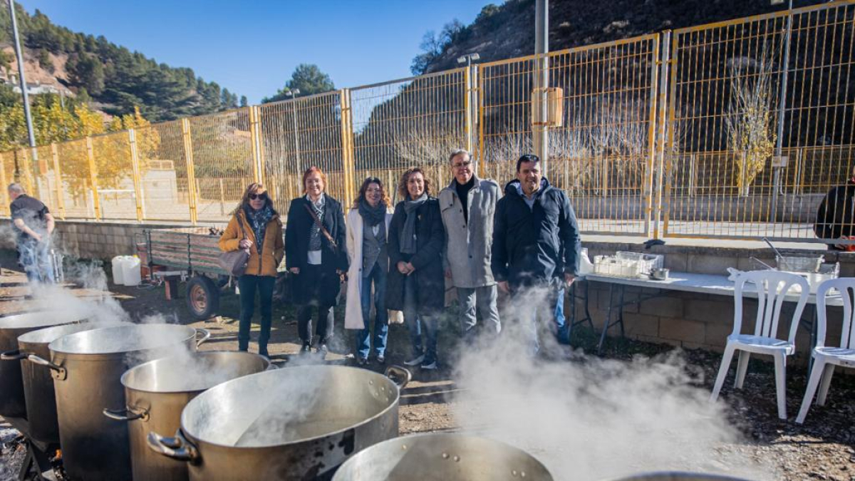 Camarasa reparteix gairebé mil racions del 'ranxo de vaguistes' - AJUNTAMENT DE CAMARASA