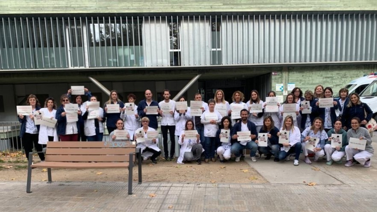 Protestas en varios CAP.  Enfermeras de Atención Primaria se han concentrado estos días en las puertas de sus CAP para pedir mejores condiciones laborales. A las de Onze de Setembre y Eixample, en las imágenes, se han sumado las de los centros de  ... - @LESINFERMERESDIEMPROU