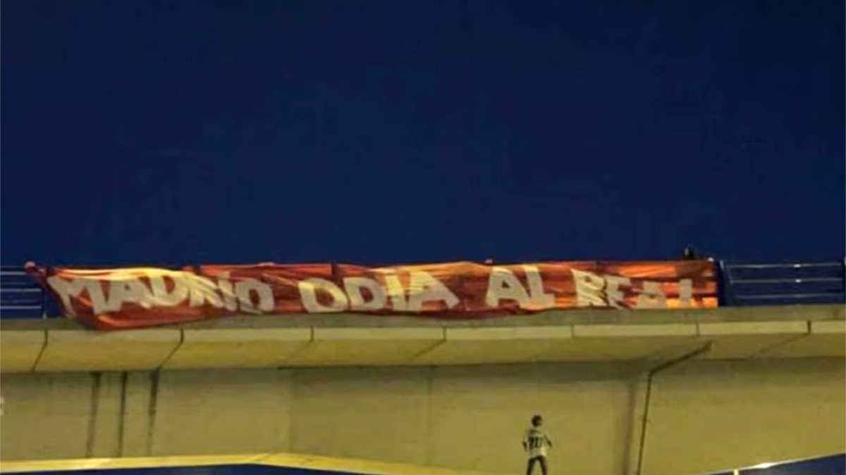 La pancarta i el ninot penjat pel coll el gener passat.