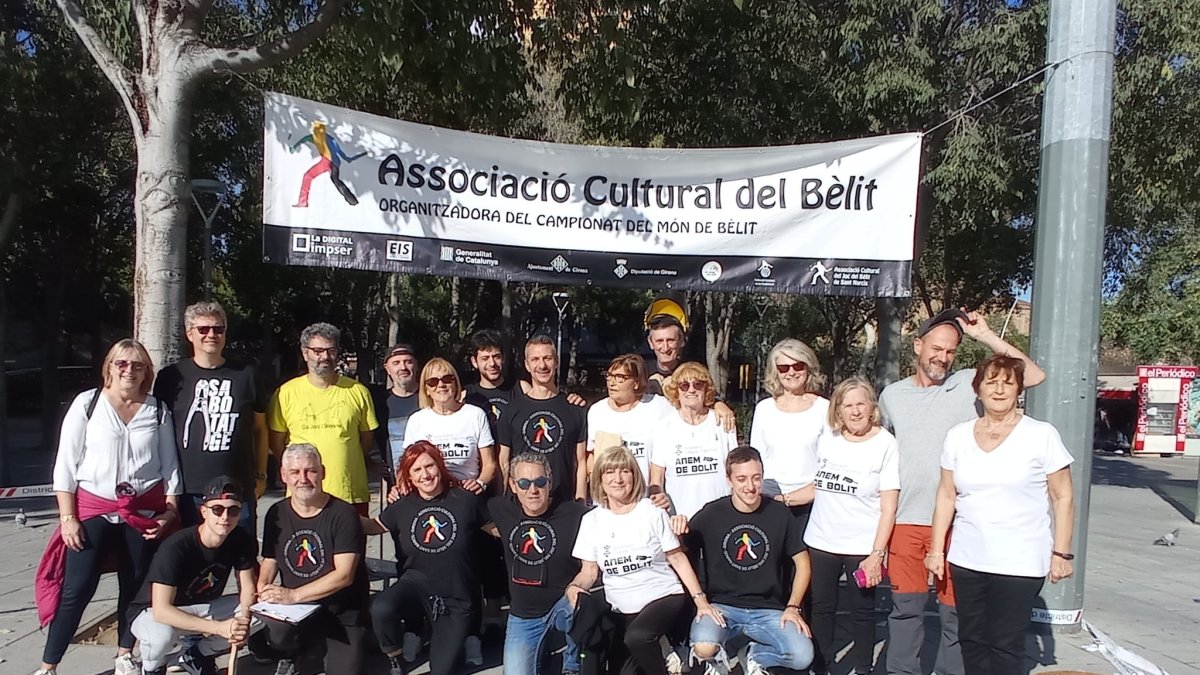 El joc del bòlit, que encara es manté viu a Anglesola, al Festival Dau de Barcelona