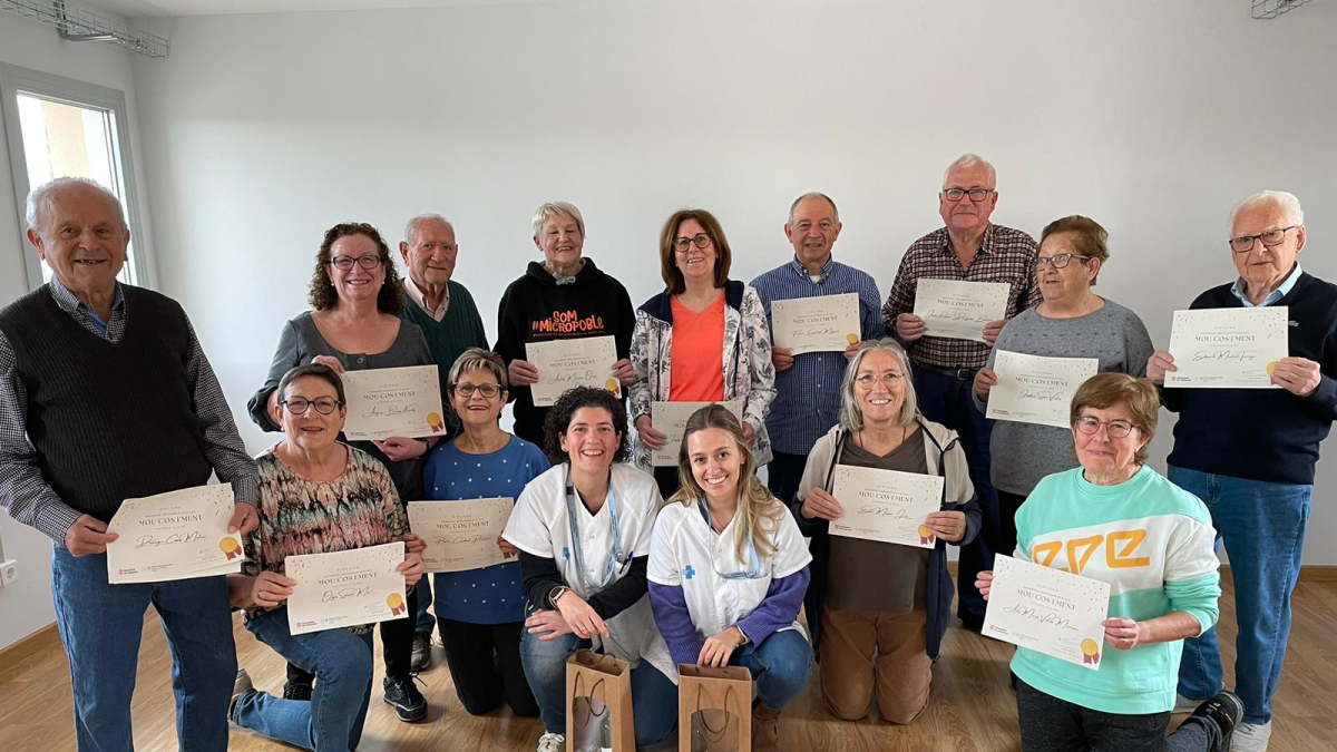 Participantes y profesionales de las actividades en Almatret. - AJUNTAMENT D’ALMATRET