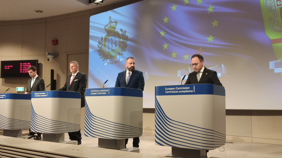 Xavier Espot (derecha) en rueda de prensa ayer en Bruselas. - ANA/ACN