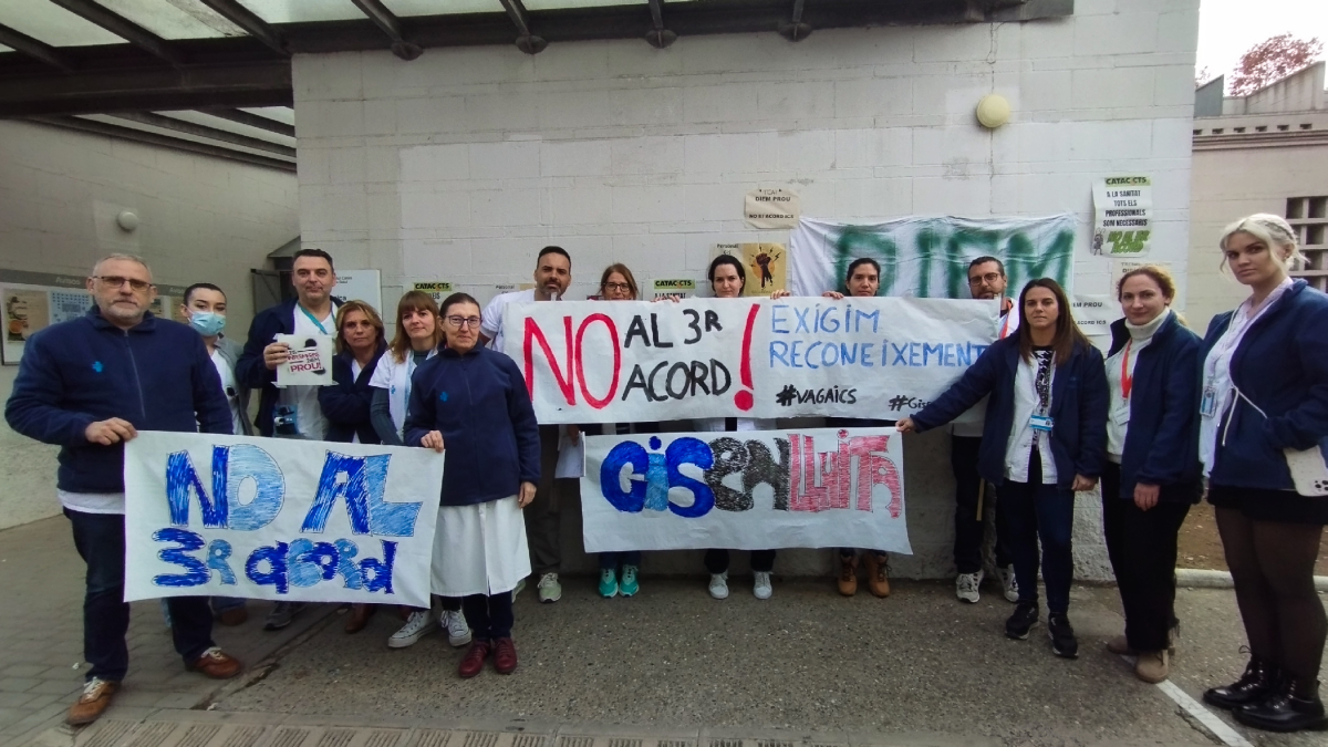 Personal de gestió del CAP de Balàfia-Pardinyes-Secà es va concentrar dimarts a les portes del centre. - CATAC-CTS