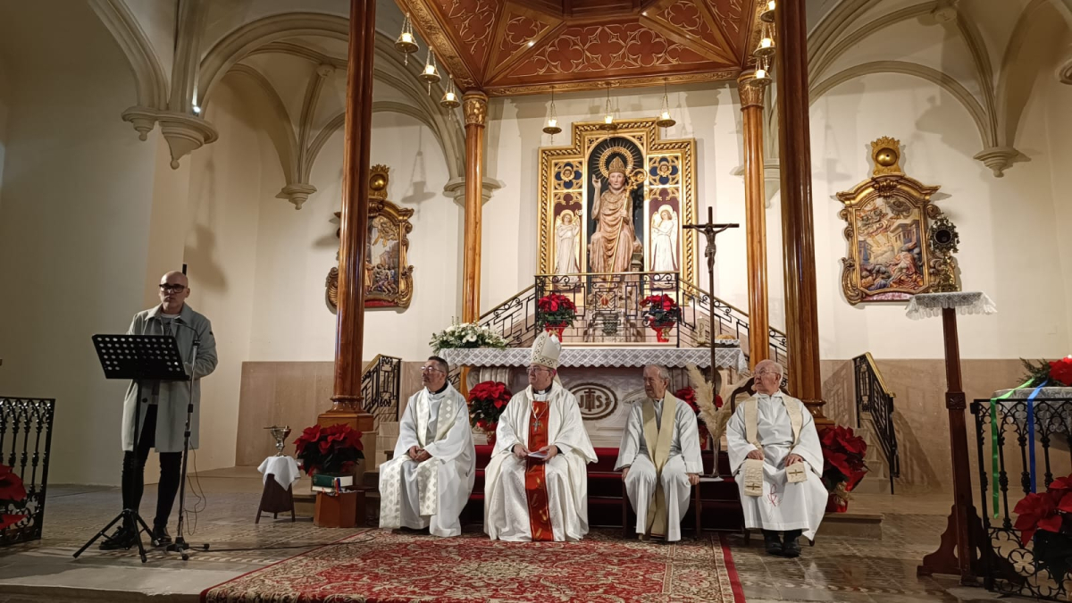 Ramon Solé explicó los detalles de la restauración, en el acto presidido por el obispo de Solsona. - AYUNTAMIENTO DE ANGLESOLA