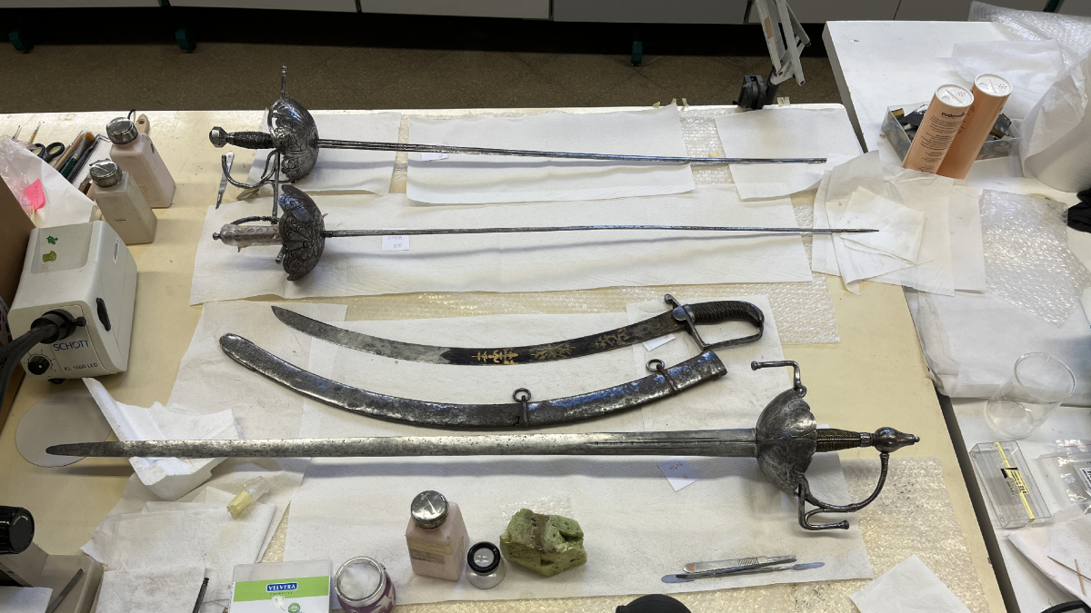 Part del material, en custòdia a l’IEI, que restaurarà el Laboratori d’Arqueologia de la UdL. - UDL