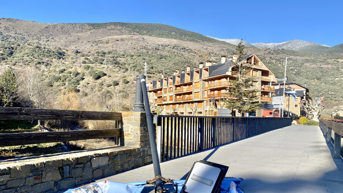 Ratxes de més de 100 km/h al Pirineu enderroquen tres fanals a Rialp - EDGAR ALDANA