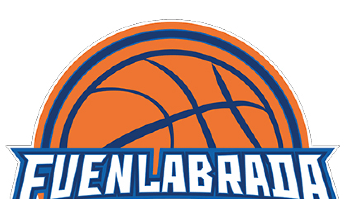 Javi Vega llança cistella davant de Jorge Bilbao, jugador del Fuenlabrada. - ALBA PACHECO