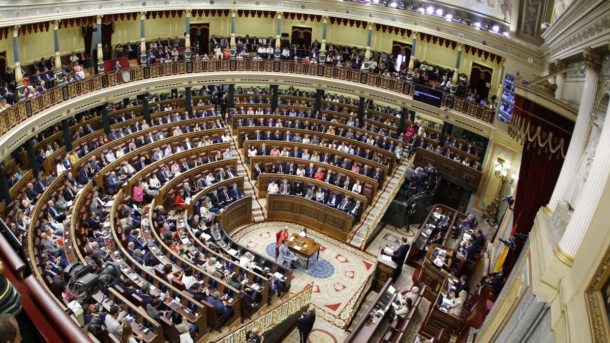 Archivo - Plano general del hemiciclo del Congreso, con los diputados en sus escaños