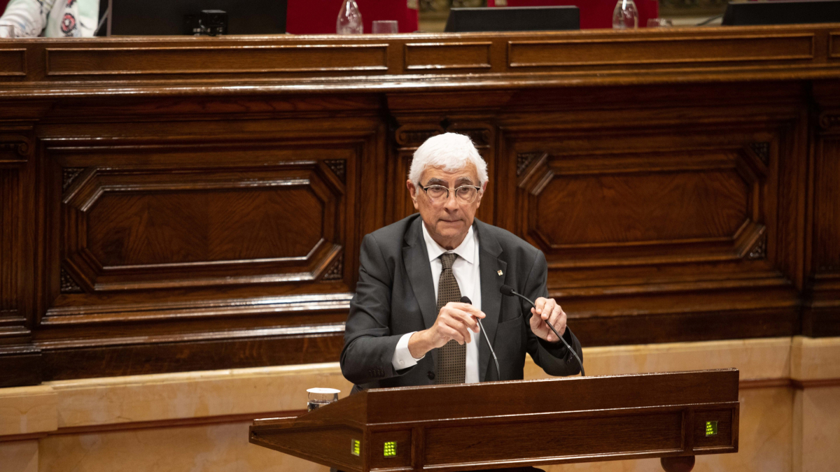 Arxiu - El conseller de Salut, Manel Balcells, intervé durant una sessió plenària en el Parlament.