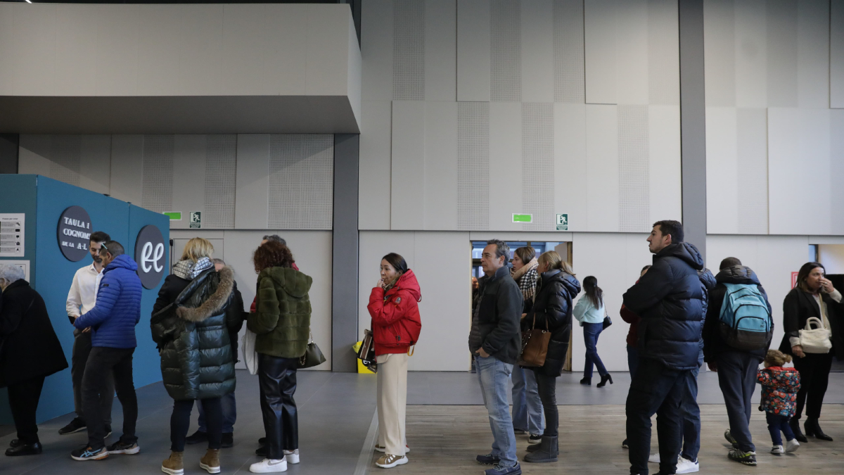 Cua per votar ahir a Escaldes a les eleccions d’Andorra. - FERNANDO GALINDO / DIARI D’ANDORRA