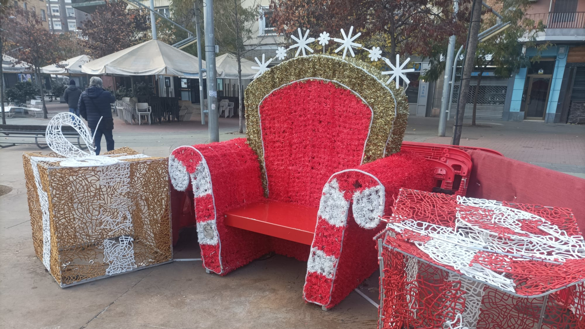 Els ornaments nadalencs vandalitzats de la plaça Ricard Viñes. - AJUNTAMENT DE LLEIDA