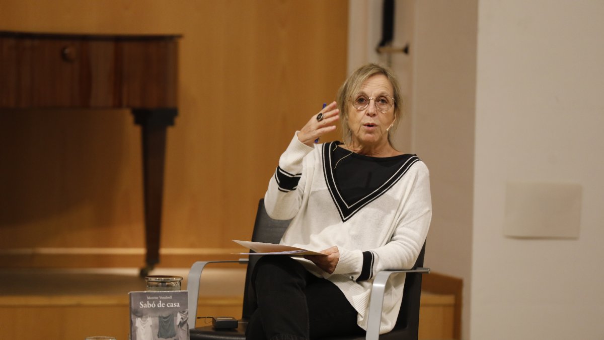 Tertulia en la Biblioteca Pública con la autora leridana Montse Vendrell - AMADO FORROLLA