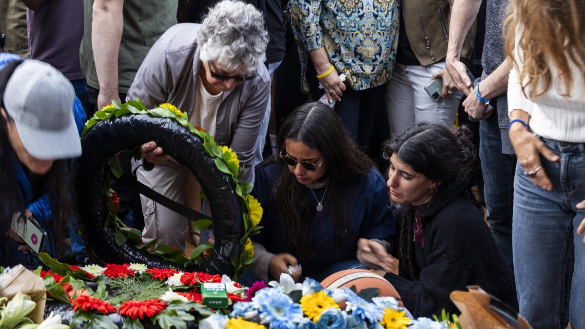 Funeral de un rehén asesinado por error por las tropas israelíes. - EFE