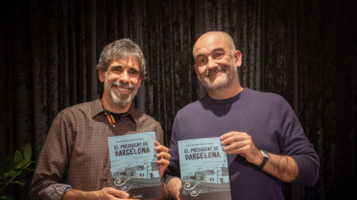 El escritor Ramon Pardina y el ilustrador leridano Òscar Sarramia, autores de ‘El president de Barcelona’. - JAUME BARRULL