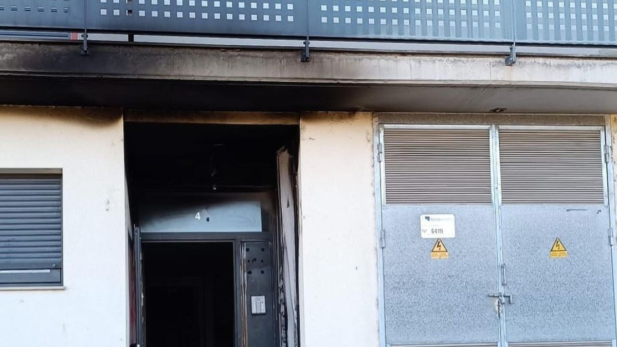 Imatge de l’entrada en la qual es va cremar el quadre elèctric