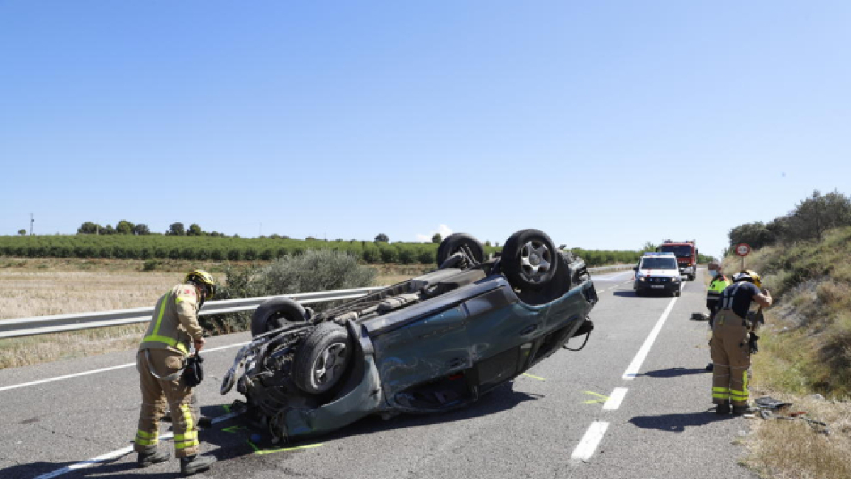 Imagen de archivo de un accidente mortal en la C-13 a la altura de la Sentiu de Sió el 2020.