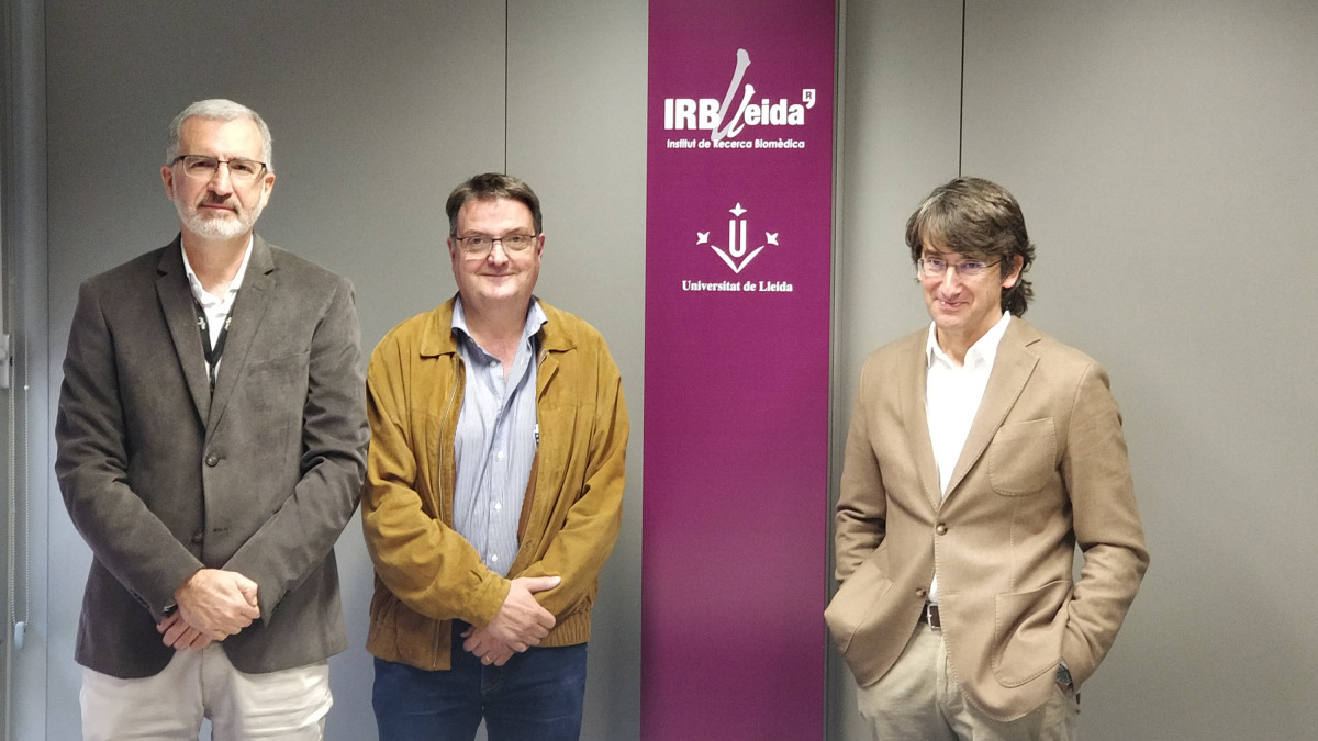 El director del IRB Lleida, Diego Arango, el investigador del Hospital Universitari Arnau de Vilanova de Lleida que lidera el proyecto, Serafín Morales, y el creador y director del Mamapop, Manel Simon.
