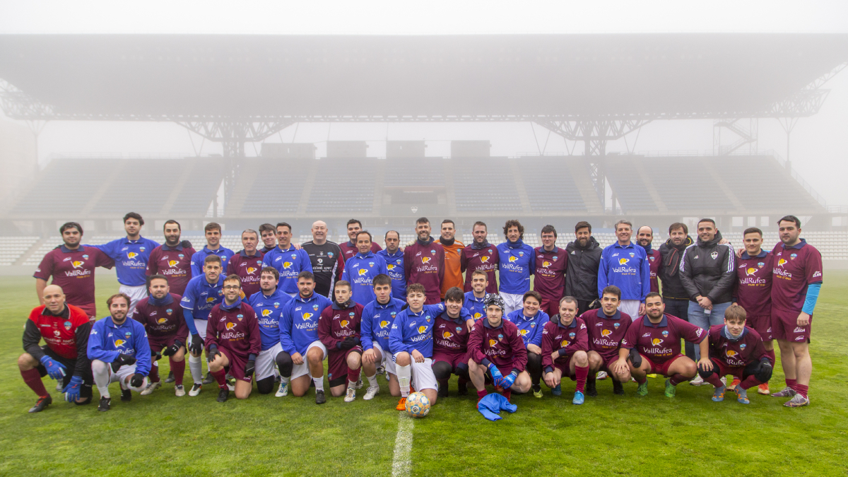 Fuster va demostrar tots els seus dots d’exfutbolista professional. - JORDI ECHEVARRIA