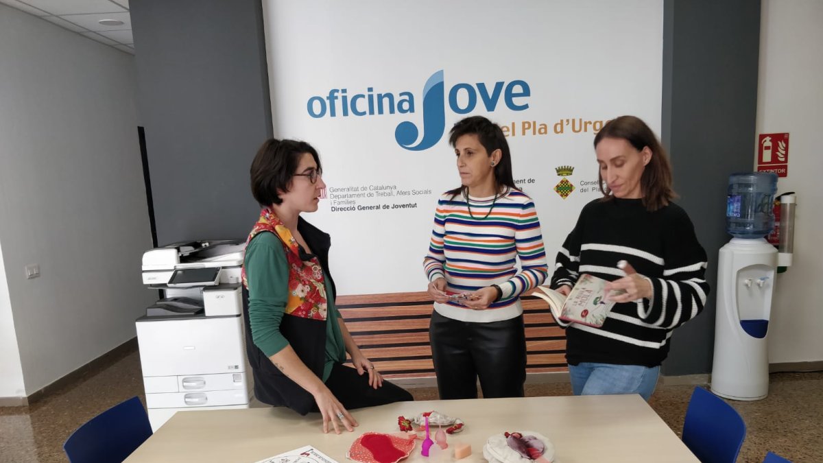 El taller se lleva a cabo en escuelas de Primaria e institutos. - OFICINA JOVE CC PLA D’URGELL