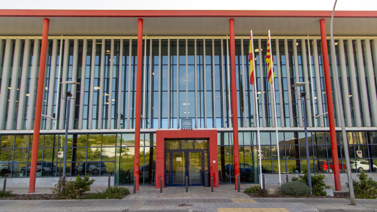 Entrada de la comissaria dels Mossos d’Esquadra a Lleida. - SEGRE