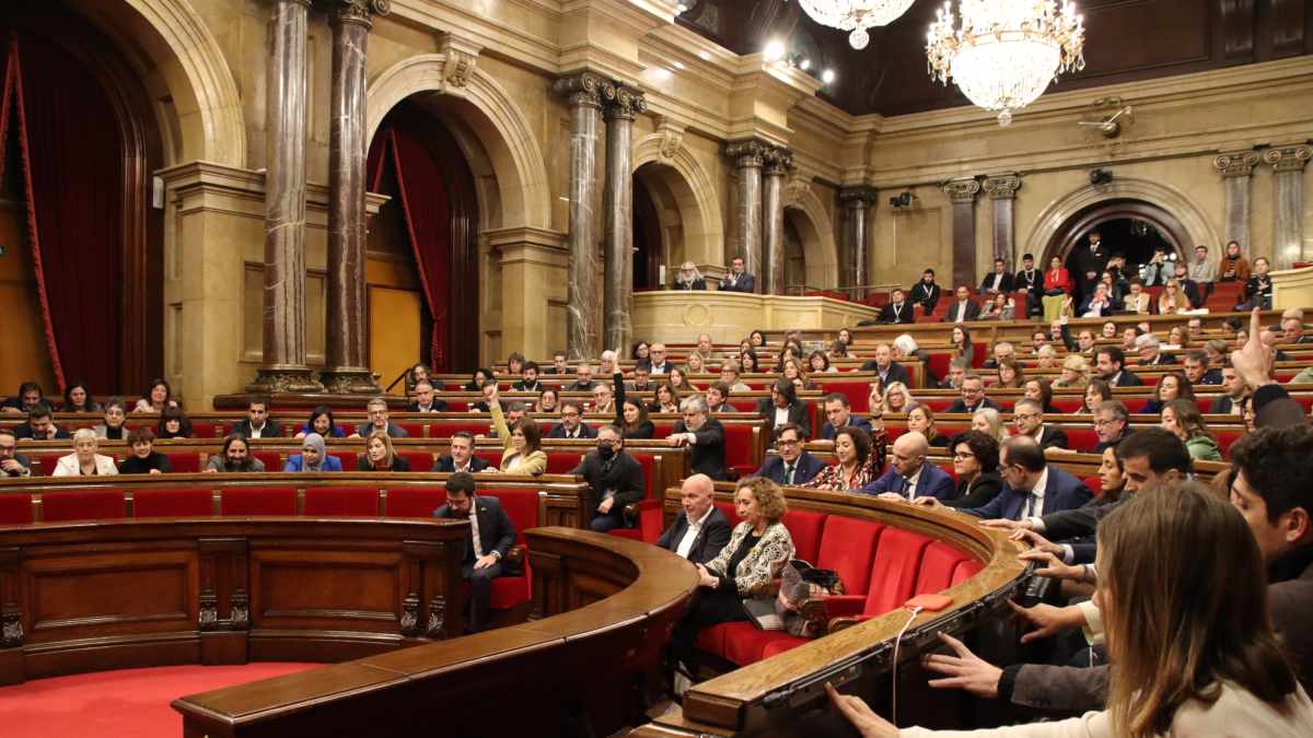 Moment de la votació de la convalidació del decret sobre HUTS al Parlament.