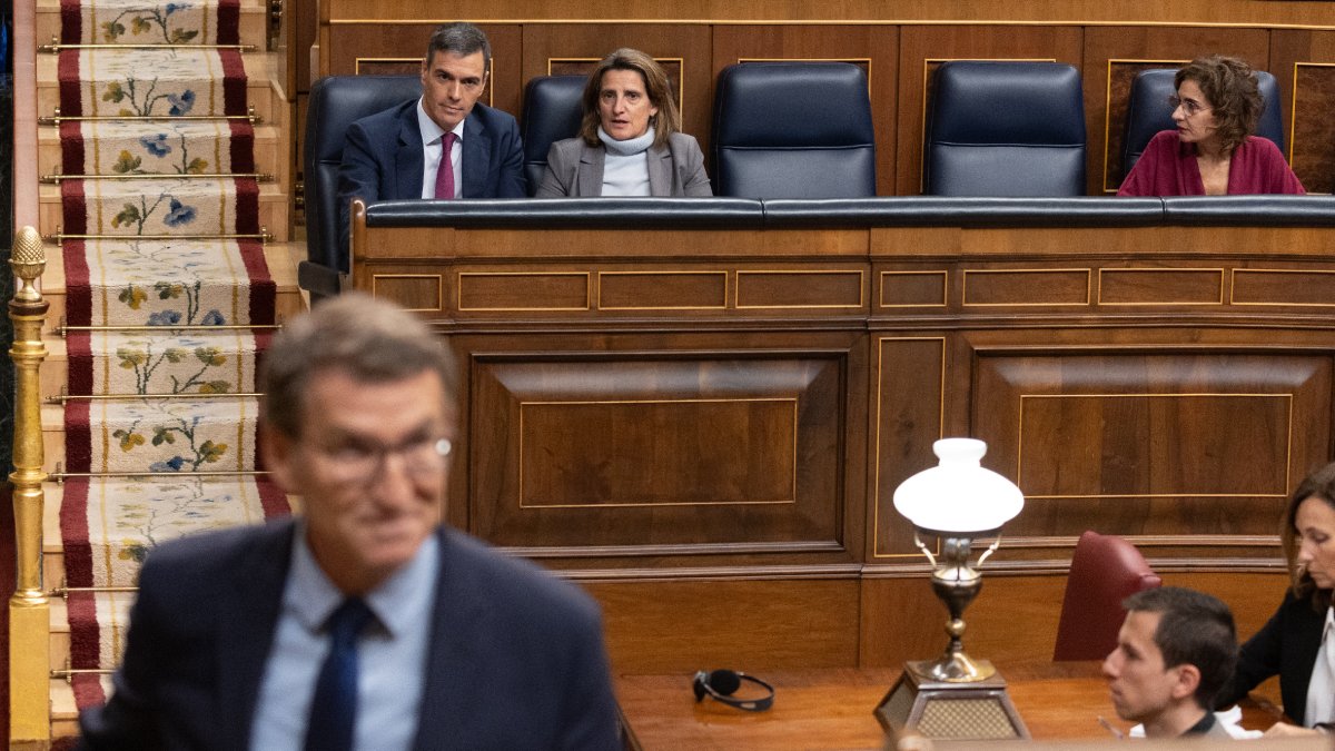 Sánchez i Feijóo van protagonitzar ahir el seu primer cara a cara de la legislatura al Congrés. - EFE