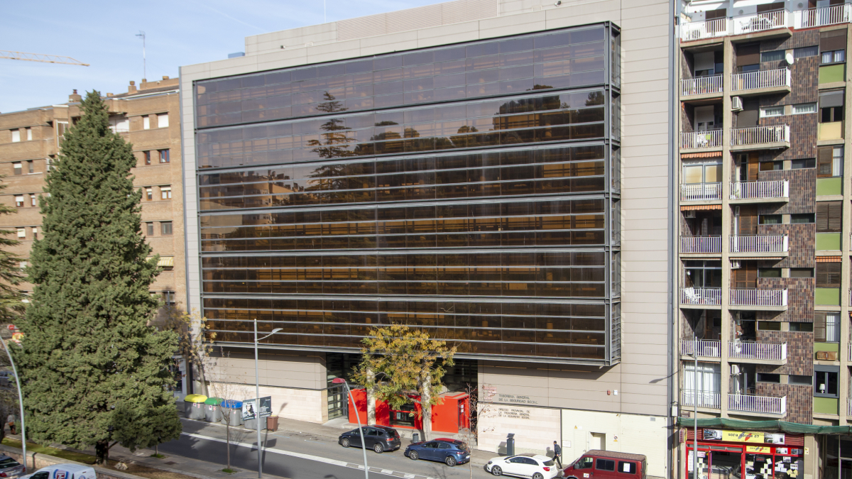 Imatge de la façana de la seu de la Tresoreria General de la Seguretat Social a Lleida. - JORDI ECHEVARRIA