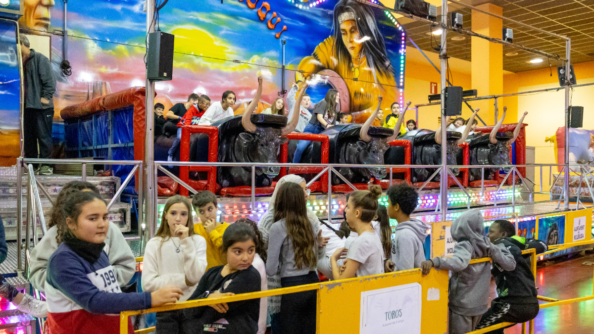 Una de las atracciones de la Aventura de Nadal de Mollerussa. - JORDI ECHEVARRIA