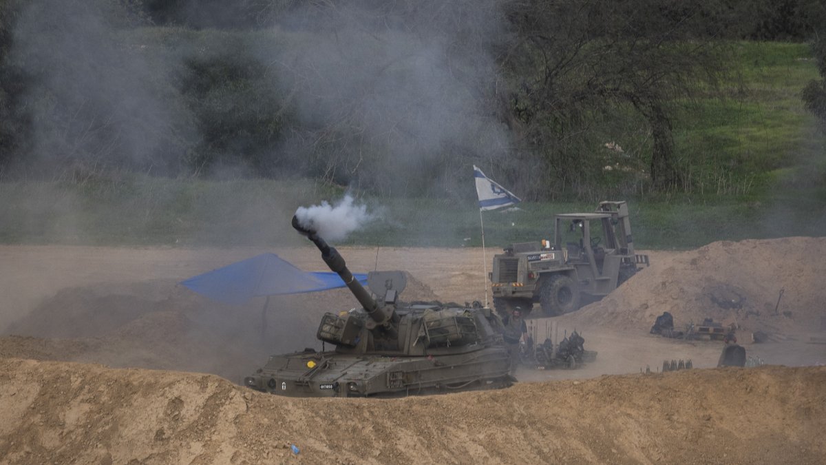 Una unitat d’artilleria israeliana dispara contra la Franja de Gaza al llarg de la frontera sud d’Israel. - ILIA YEFIMOVICH / DPA