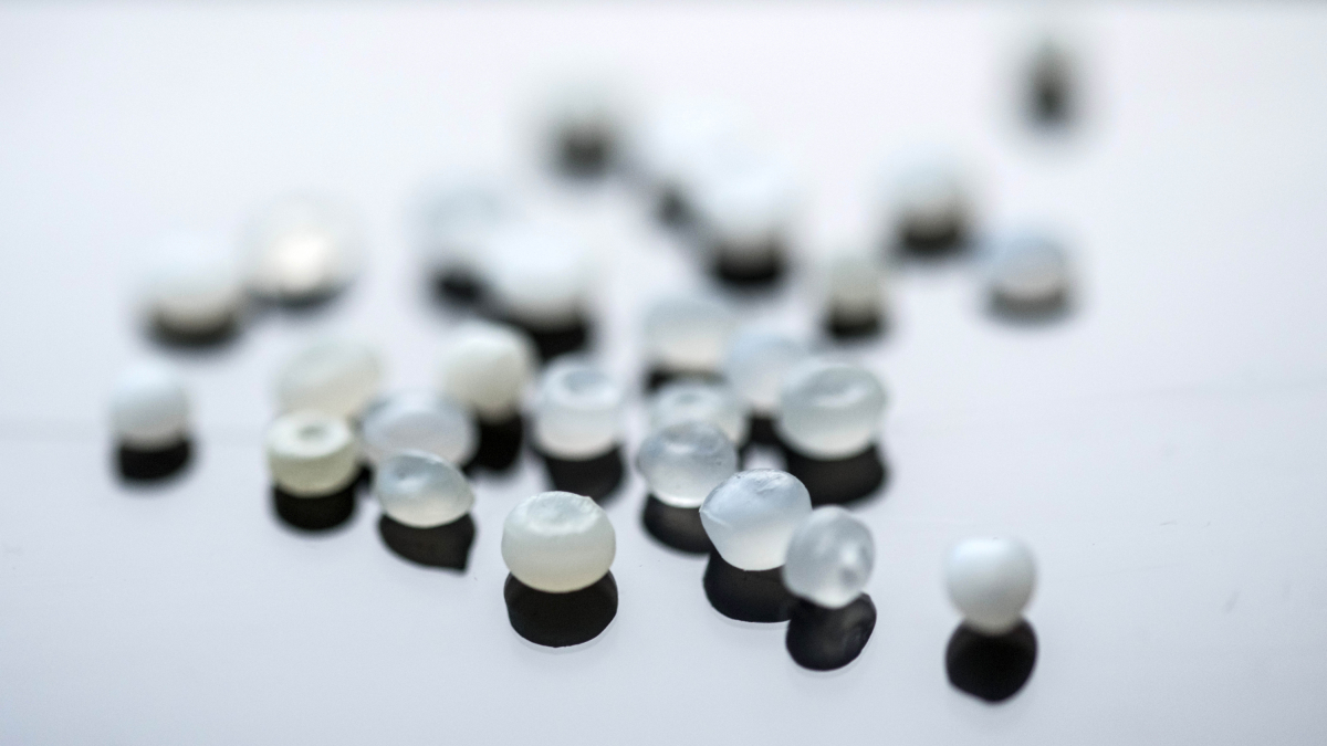 Vista detallada de plásticos y microplásticos, en una fotografía de archivo.