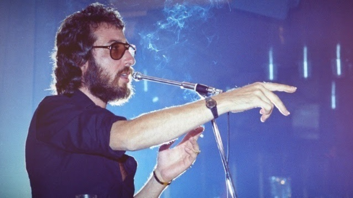 El humorista Eugenio, vestido de negro y con sus gafas. - EUROPA PRESS