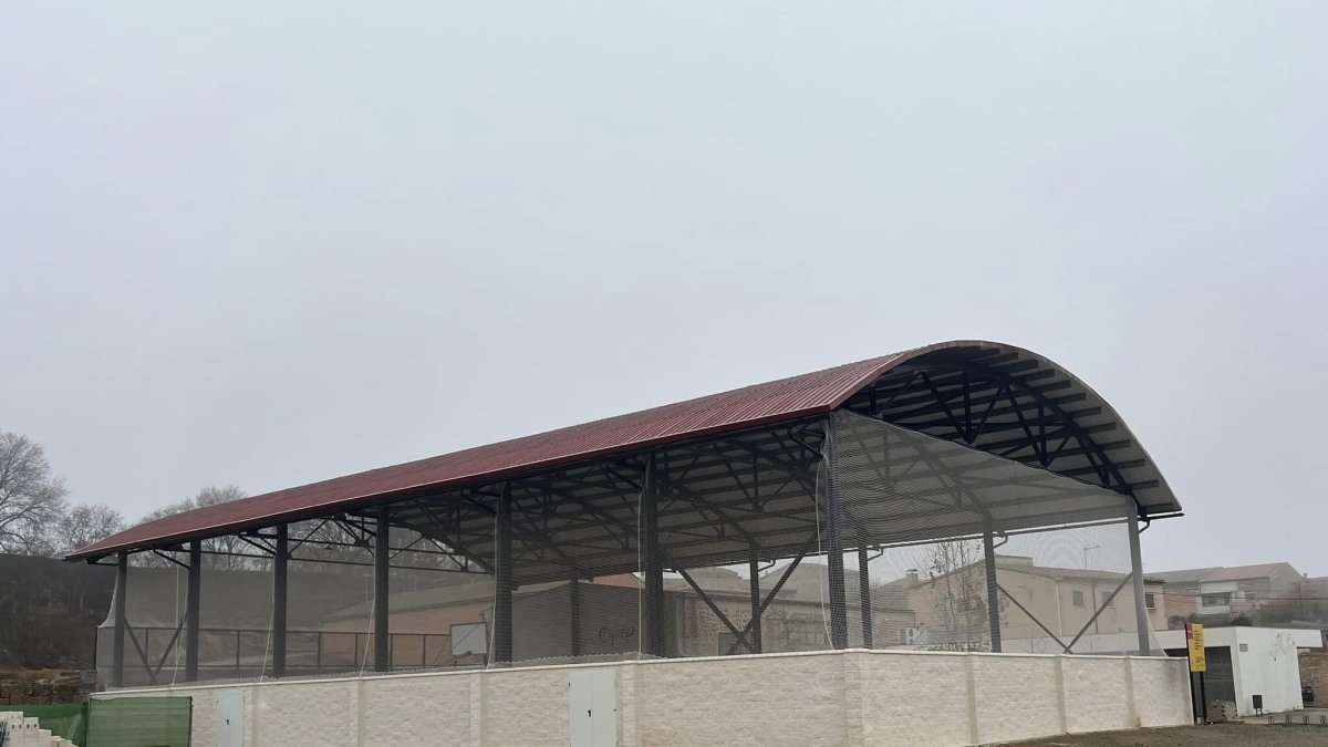 Montgai estrena los vestuarios del pabellón multifuncional - JAUME GILABERT