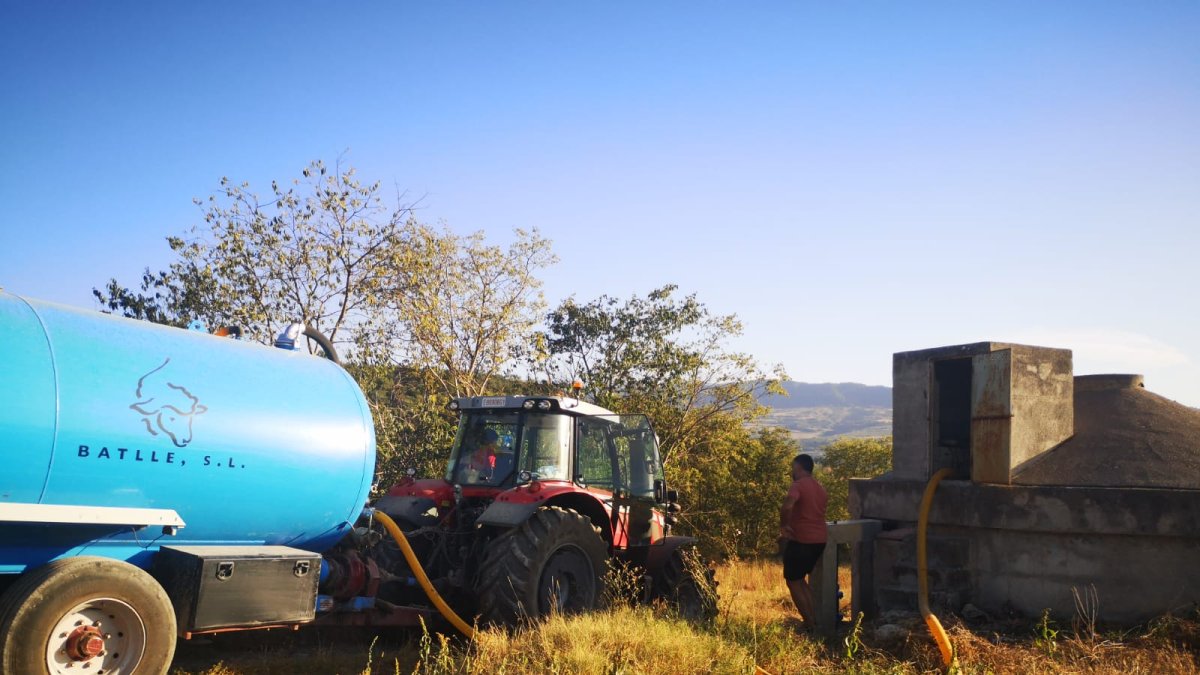 Una cisterna d’aigua per proveir el nucli de Figuerola d’Orcau l’estiu passat.