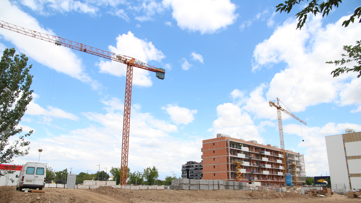 Imatge d’arxiu d’un bloc d’habitatges en construcció a la zona de Copa d’Or. - M. CODINAS
