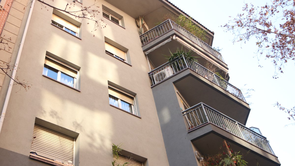 La façana de l’habitatge on va ser trobada la víctima. - ACN