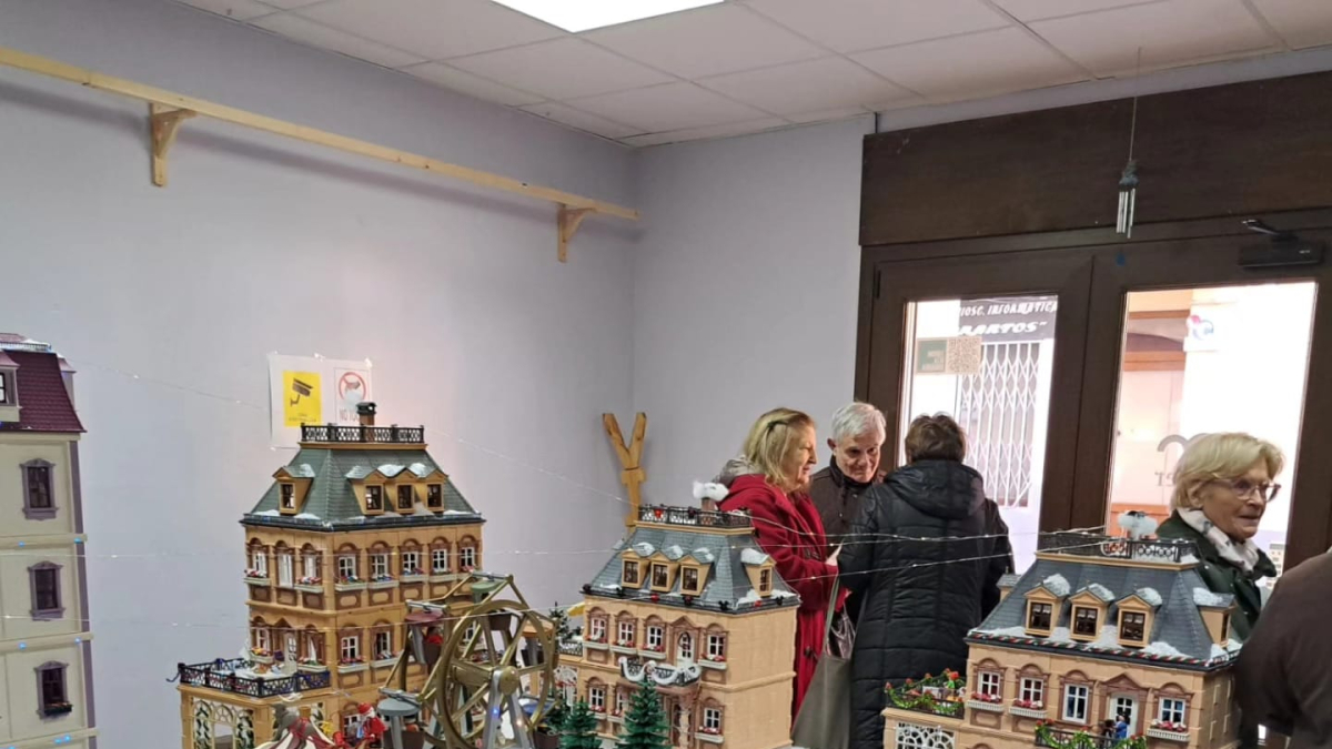 Vilaller instala el Playmobil de Nadal en la Oficina de Turismo - A.V.