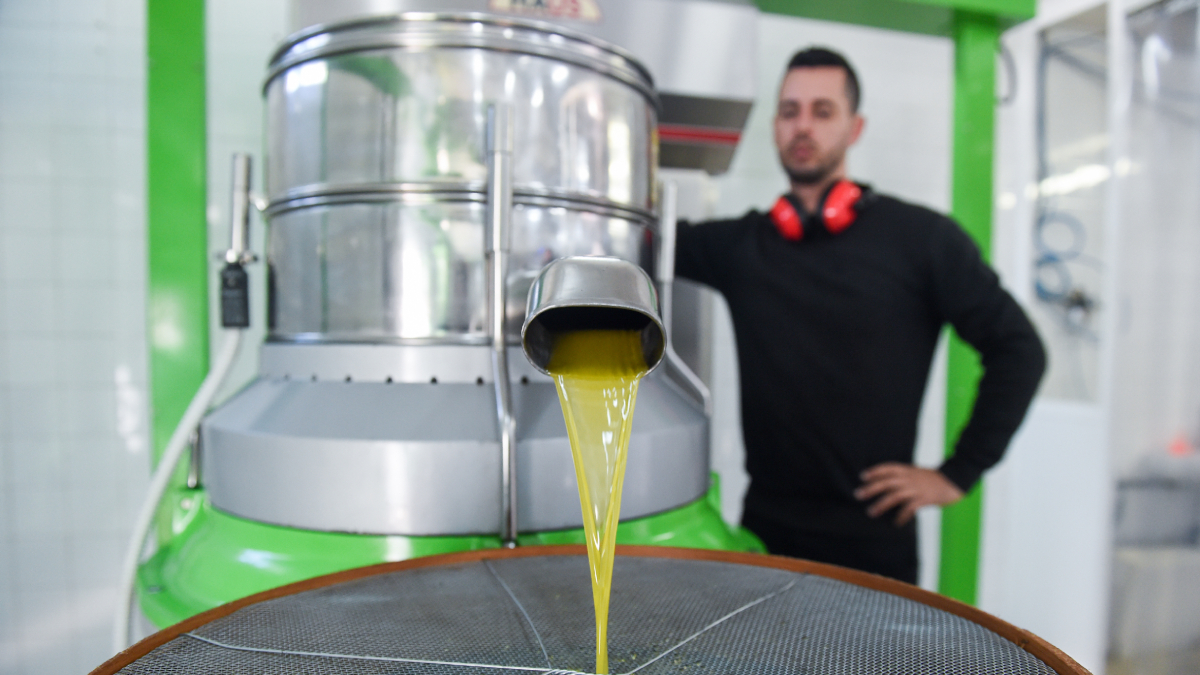 El aceite es el emblema de la dieta mediterránea. - EUROPA PRESS