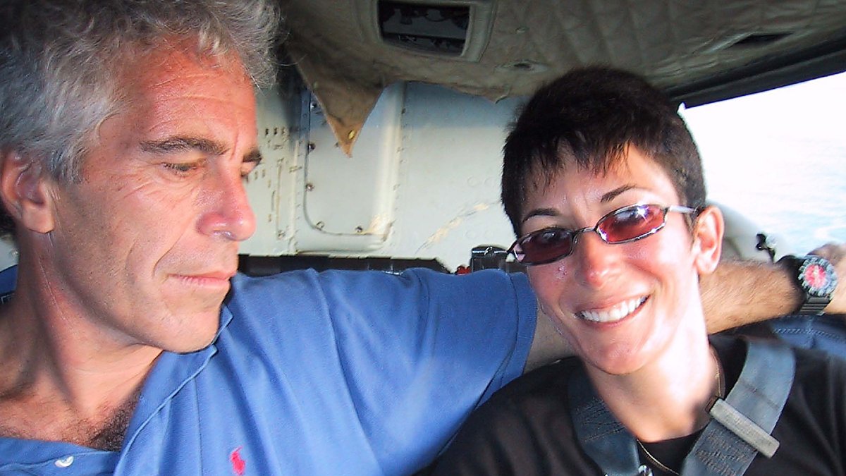 Imatge del magnat pedòfil Jeffrey Epstein amb la seua exnòvia Ghislaine Maxwell. - US ATTORNEY OFFICE VIA ZUMA PR / DPA