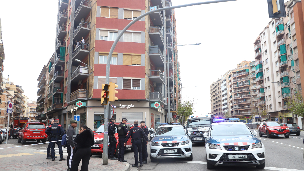 L’incident va obligar a tallar el carrer Templers i dos dels carrils de Ronda. - MAGDALENA ALTISENT