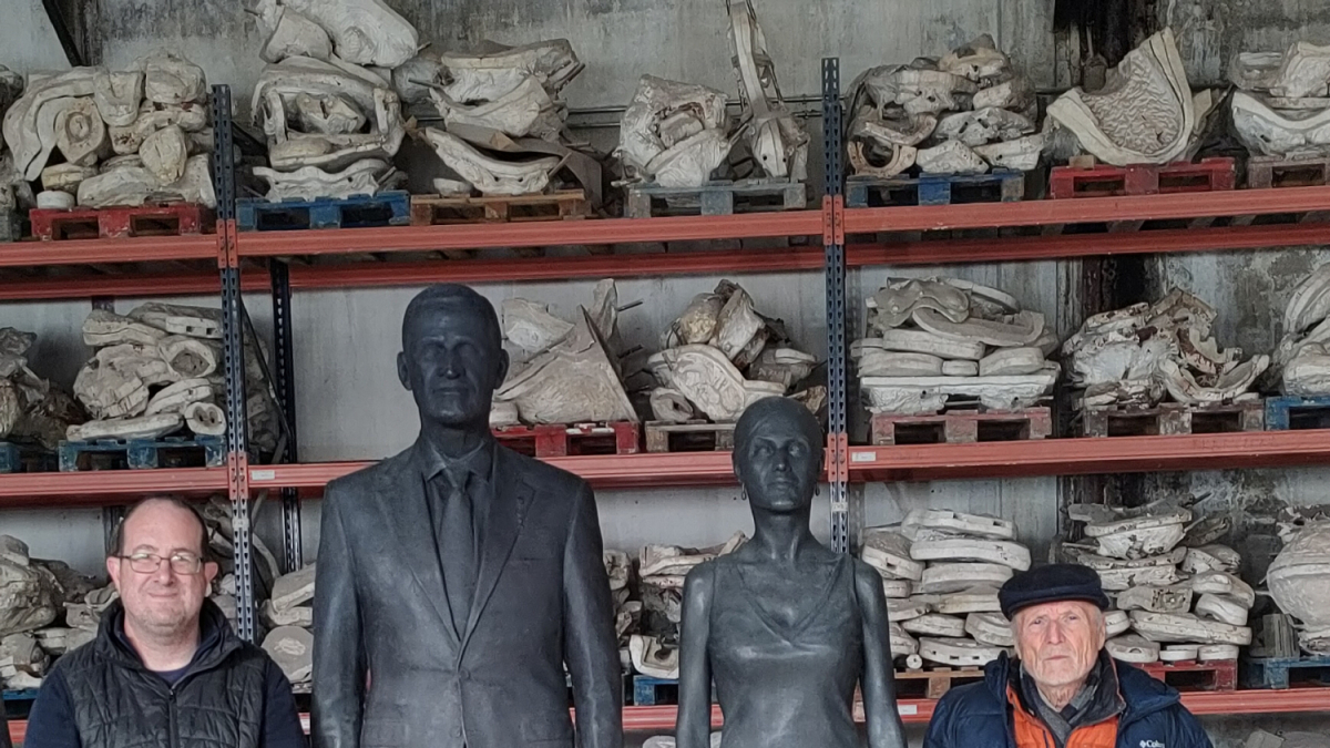 Las esculturas de los dos monarcas, obra de Antonio López y Andrés Ibáñez, ya están acabadas. - EFE