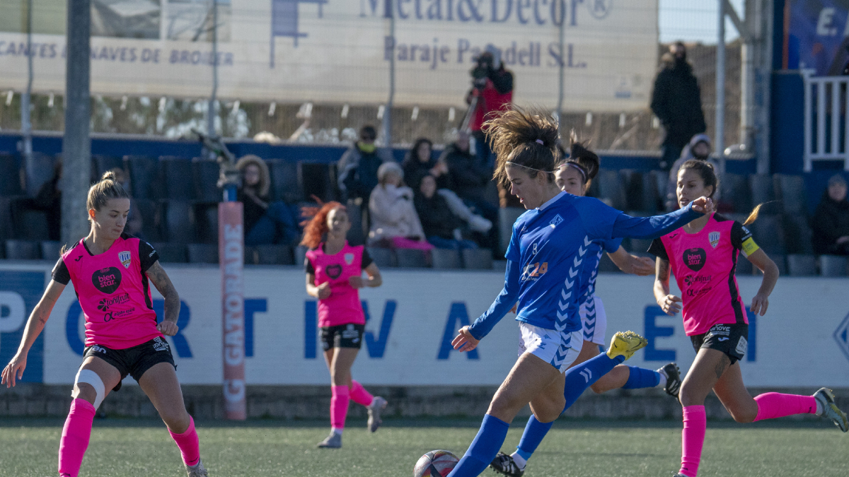 L’acció del xut de Mariajo que va acabar significant el 2-0 en el minut 37. - PAU PASCUAL