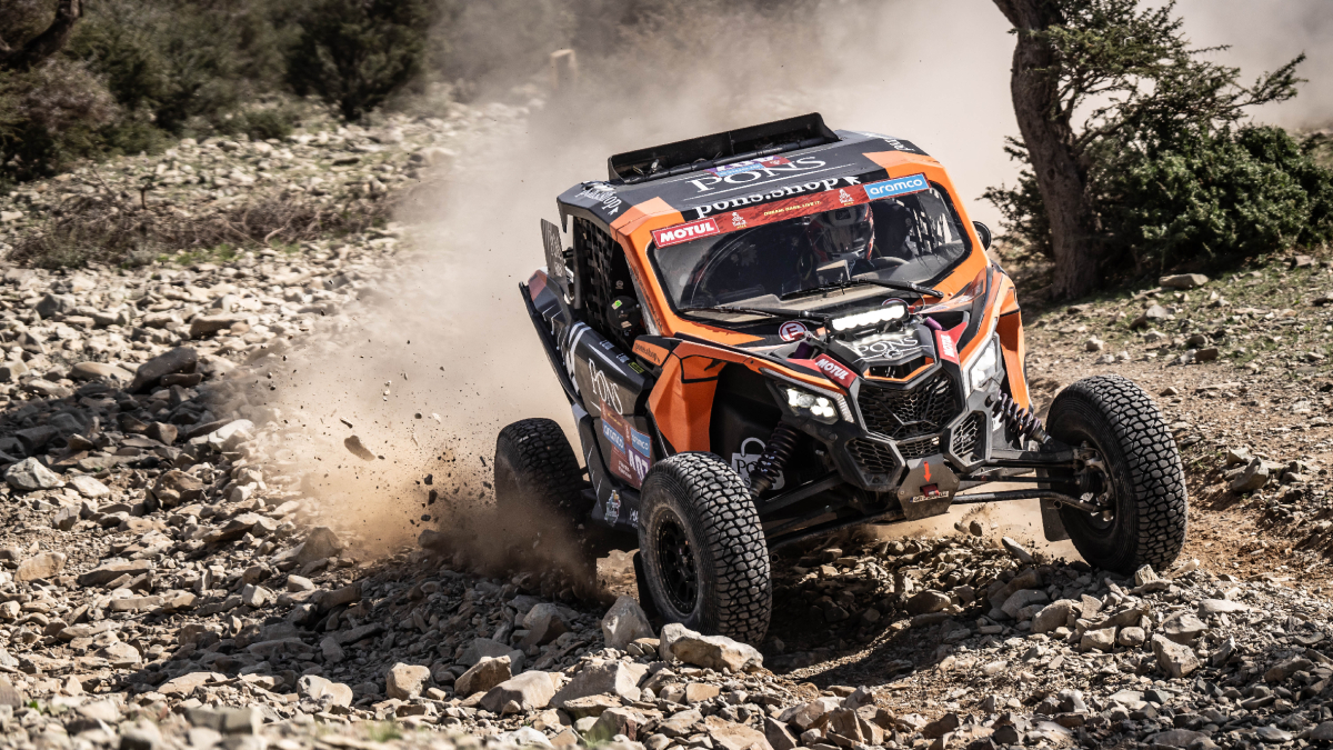 Eduard Pons i Jaume Betriu, en un moment de l’etapa d’ahir al Dakar. - RALLYZONE