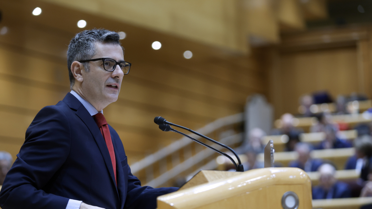 El ministre de la Presidència, Félix Bolaños, intervé en el ple del Congrés, reunit excepcionalment al Senat, que debat la convalidació de tres decrets del Govern espanyol amb mesures per esmorteir la crisi.