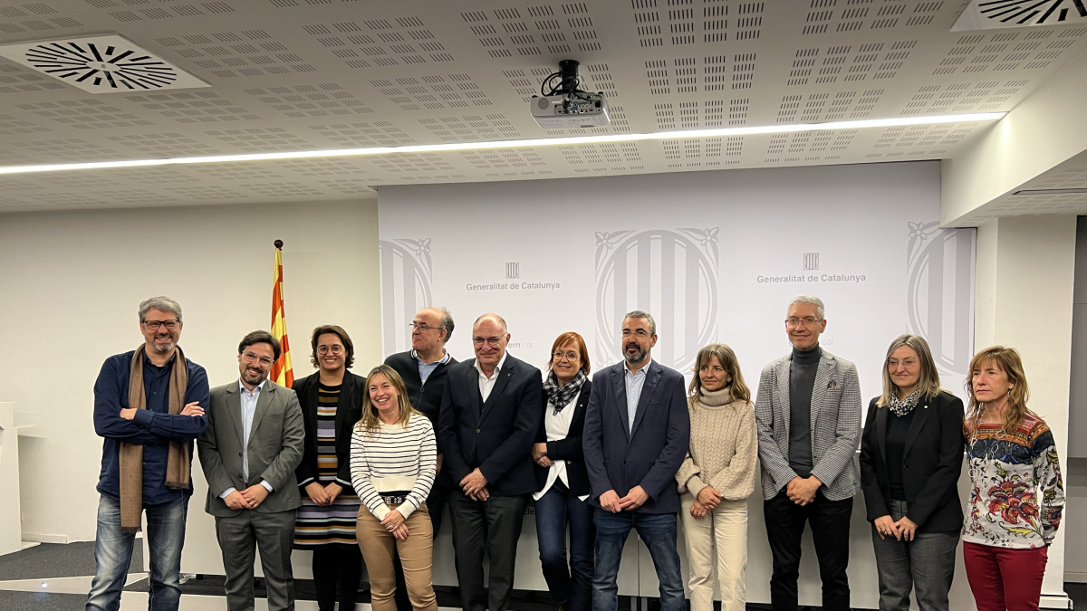 La delegada del Govern en Lleida, Montse Bergés, con los directores de los diferentes servicios territoriales.