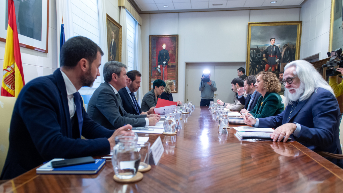 Una imagen de la reunión entre Ester Capella y Óscar Puente en Madrid.