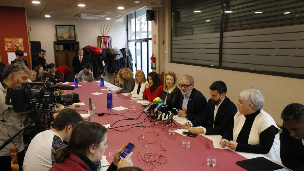 L’alcalde, durant la seua intervenció ahir en l’esmorzar amb els mitjans de comunicació. - AMADO FORROLLA