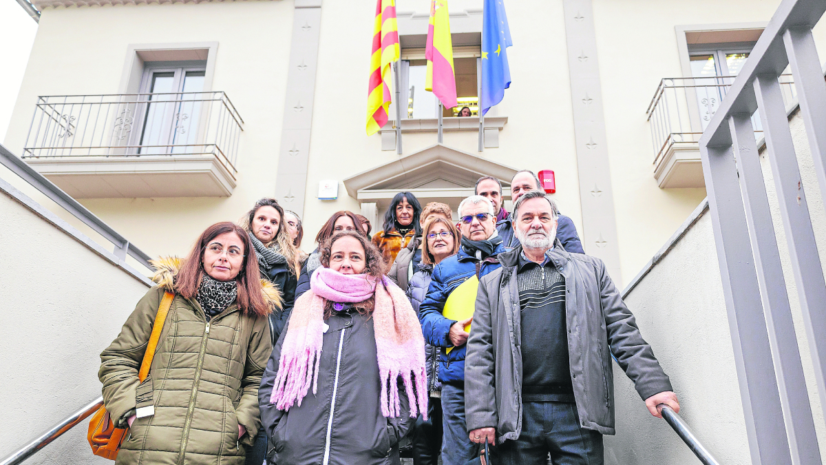 Secretarios y secretarias del Registro Civil de Les Garrigues se reunieron ayer con Justicia en Lleida. - JORDI ECHEVARRIA