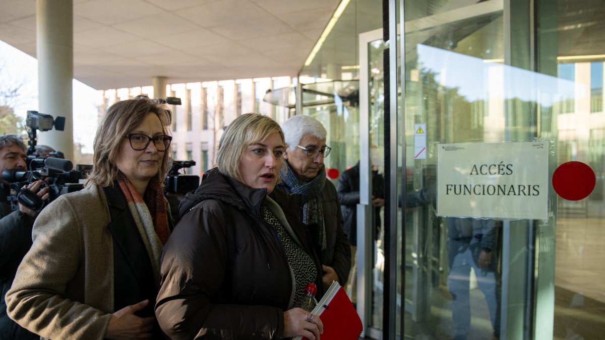 Vergés a la Ciutat de la Justícia amb els consellers Serret i Balcells. - EUROPA PRESS