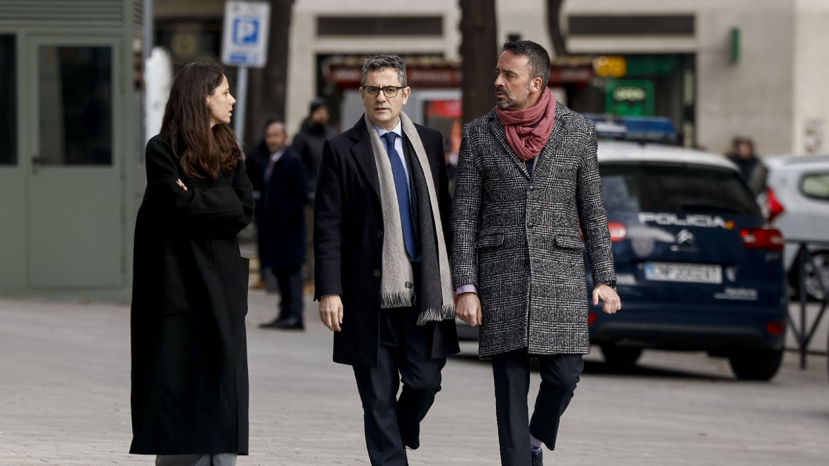 El ministre Félix Bolaños, ahir en l’arribada a l’Audiència Nacional per reunir-se amb el president. - EUROPA PRESS